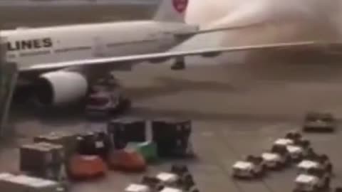 Pilot Releases Chemtrails At The Airport