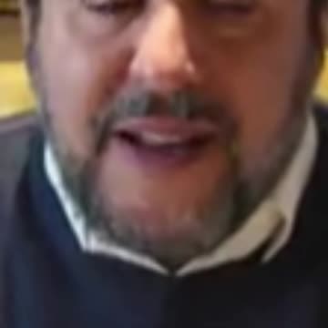 quando Salvini disse Putin criminale,l'Ucraina va aiutata con ogni mezzo necessario.un governo servile e accattone,altro che sovranista.il motivo è uno:non sono patrioti che fan gli interessi del proprio popolo,ma dei loro padroni