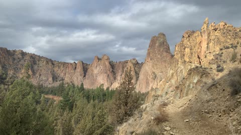 Central Oregon – Smith Rock State Park – High Desert Canyon Wonderland – 4K