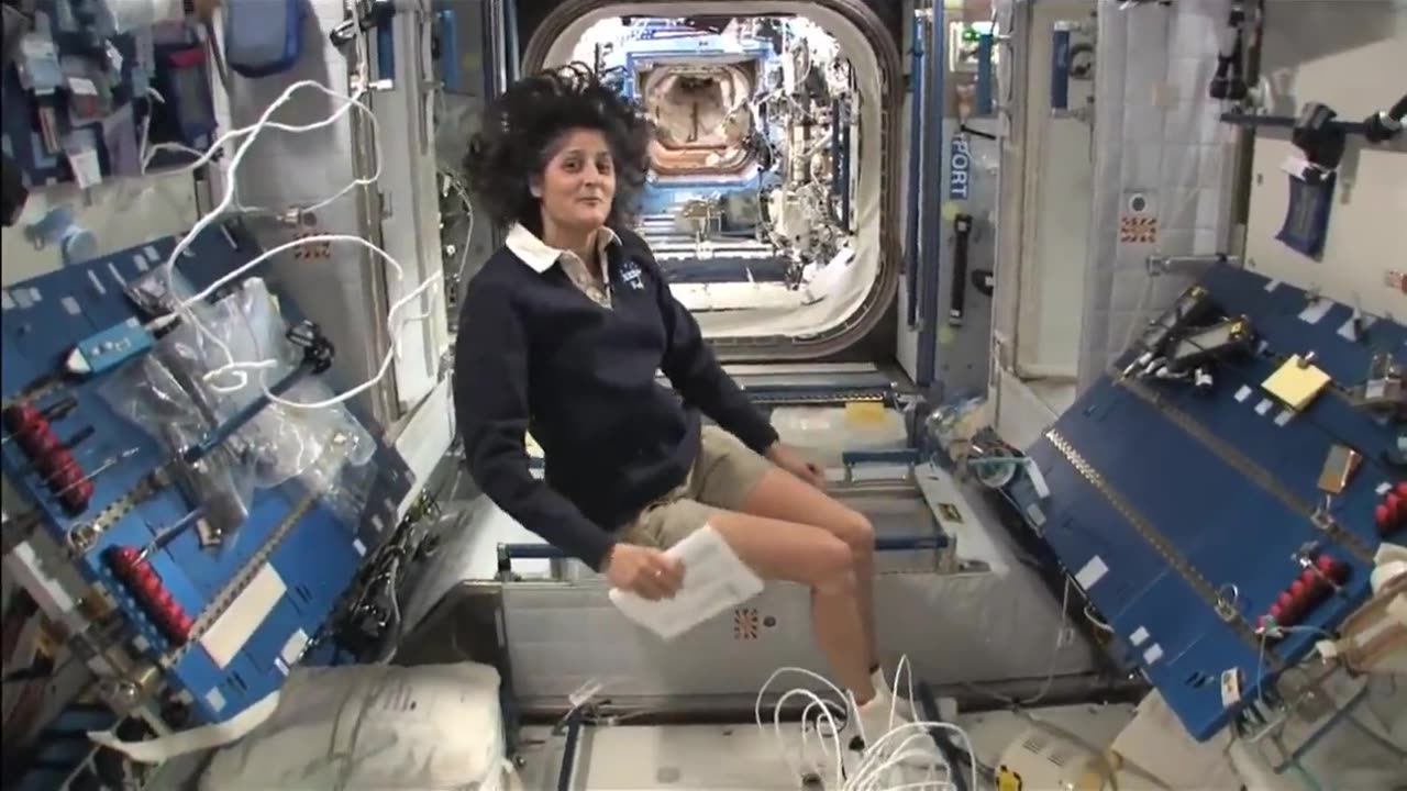 ISS TOUR : kitchen bedroom & The Latrine