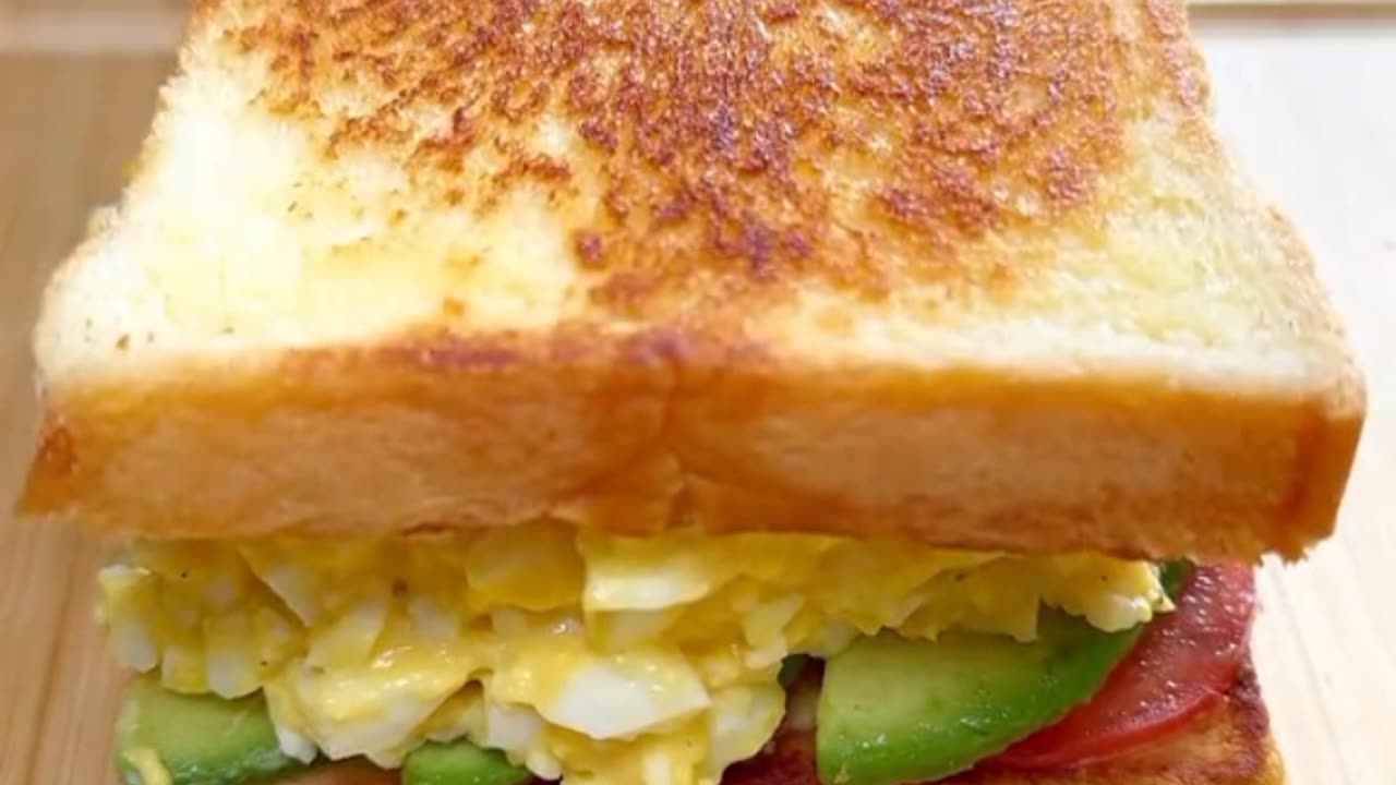 High-Protein Egg Sandwich for Weight Loss & Energy 🥪🔥