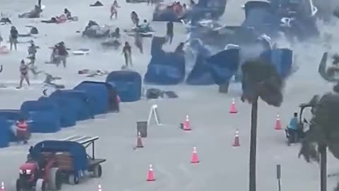 Footage captures waterspout ripping through crowded beach