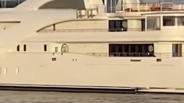 Video of Putin's alleged million yacht