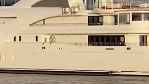 Video of Putin's alleged million yacht