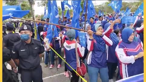 Suasana tegang antara penyokong PN, BN dengan laungan penyamun, katak