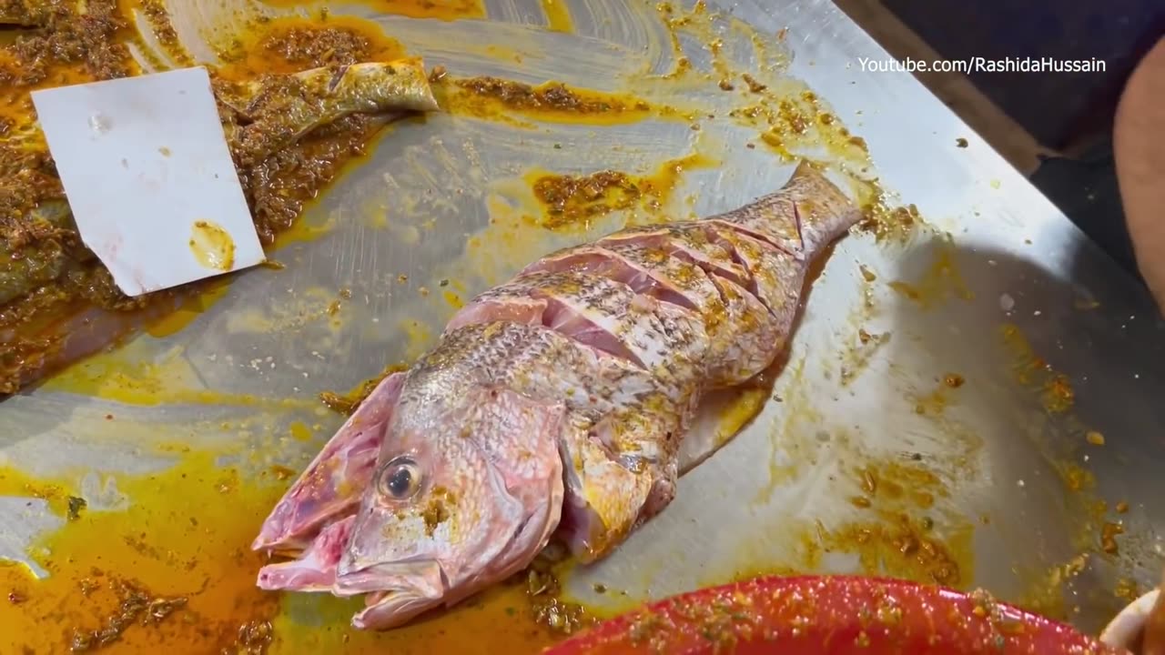 Fried Fish & Grilled Fish Karachi's Biggest Seafood Street. Street Food Spicy Lahori Masala Fish Fry