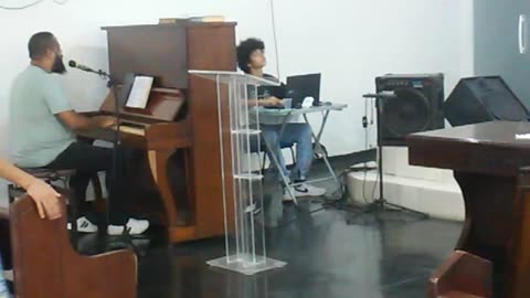 Em adoraçäo ao Deus Vivo Jesus.