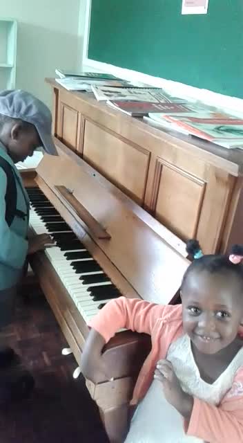 Three year old singing 'Let it be' (The Beatles)