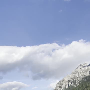 перед дверью