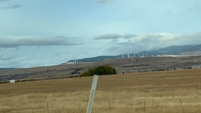 Wind turbines and agriculture in the Yakima Valley of Washington State