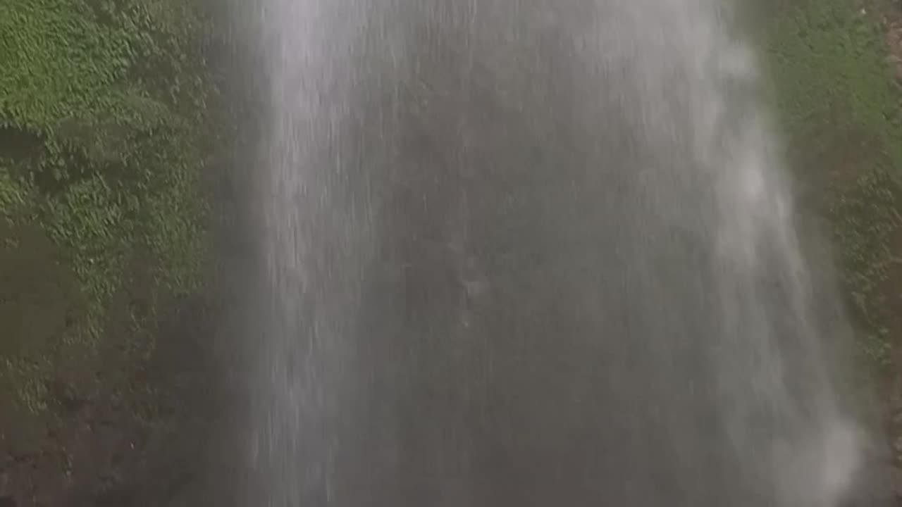 Bem pertinho da cascata