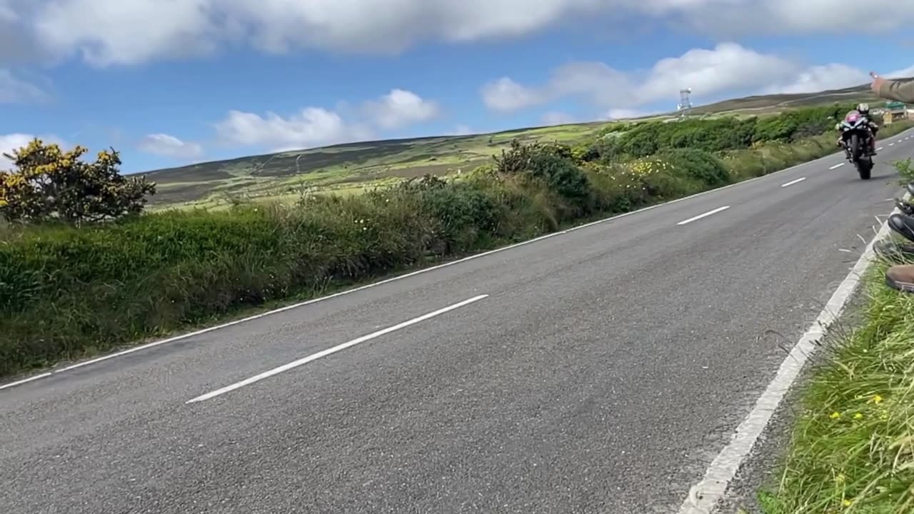 TT ISLE OF MAN motorcycle racing through city streets