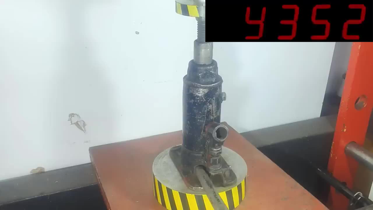 500 TON HYDRAULIC PRESS VS JACKS😨