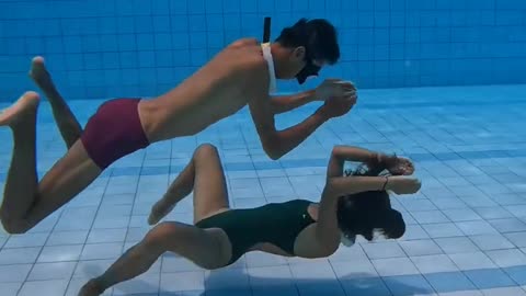 UNDERWATER COUPLE' S GOALS