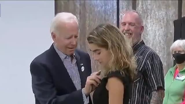 BIDEN KISS