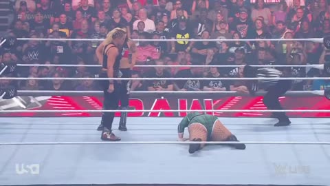 Zoey Stark saves Shayna Baszler - WWE RAW 9/11/2023