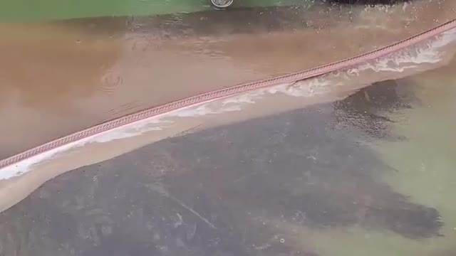 Sort video of cleaning a tennis court