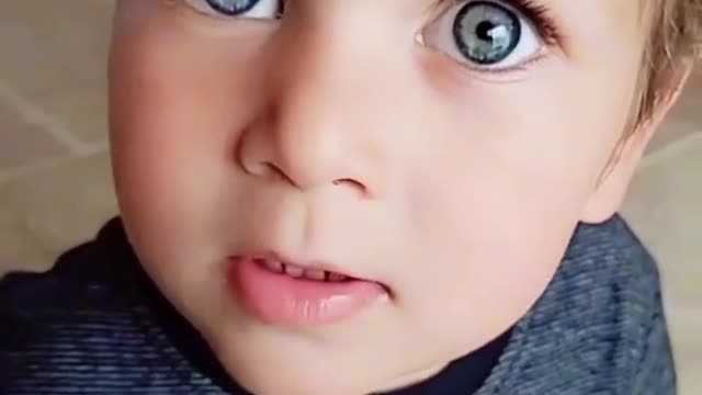 Un enfant qui n'arrive pas a ce dire Anticonstutitionnellement🤣🤣🤣🤣🤣