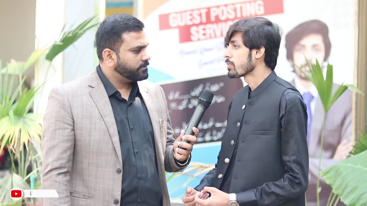 کے ایف سی پر ویٹر کی نوکری کرنے والا نوجوانراتوں رات لاکھوں کروڑوں روپے کمانے لگا کے ا ،