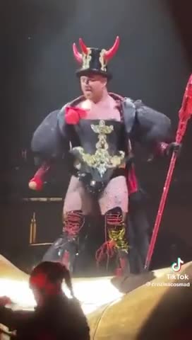 Sam Smith is back at it again and now my eyes hurt