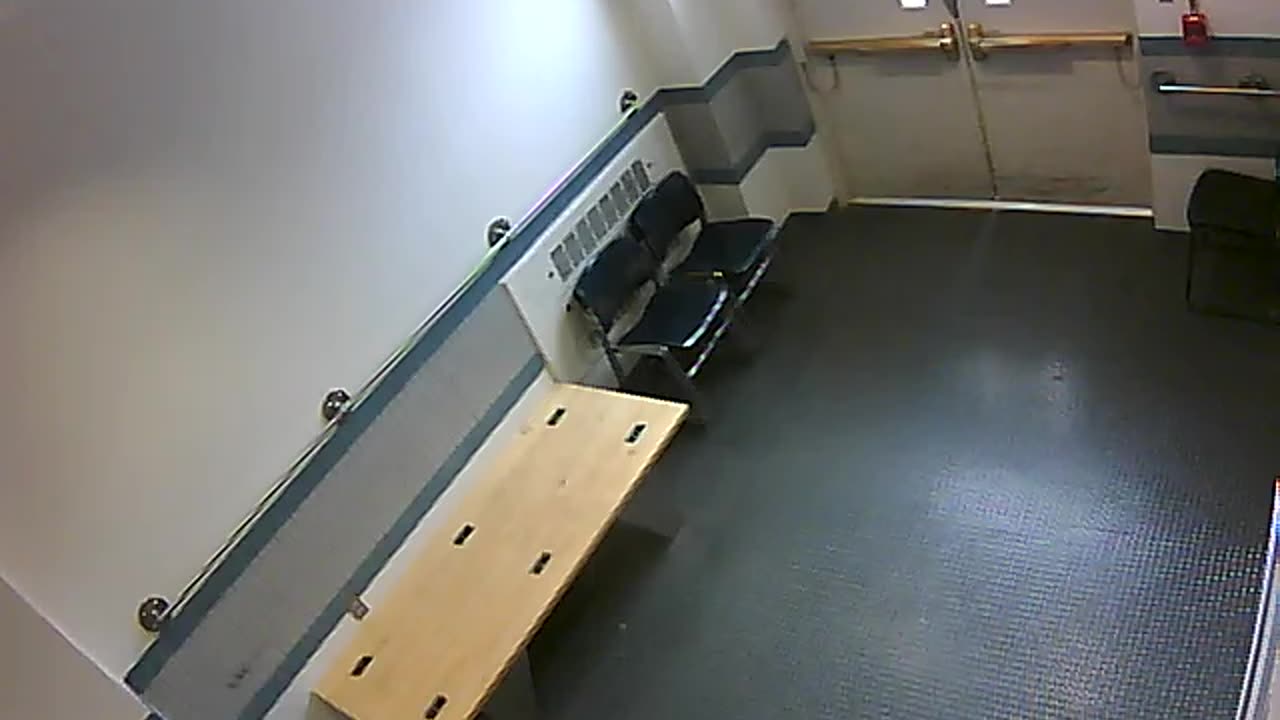 1657HQOB02PrisonerProcessingLobby_2021-01-06_13h00min00s613ms.mp4