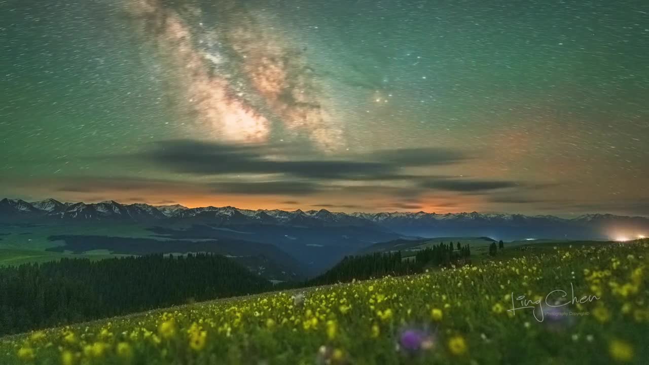 The pedestrian between heaven and earth suddenly like a traveler