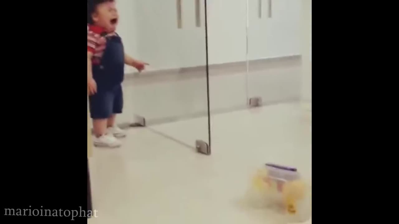 VIRAL BABY SIREN MEME