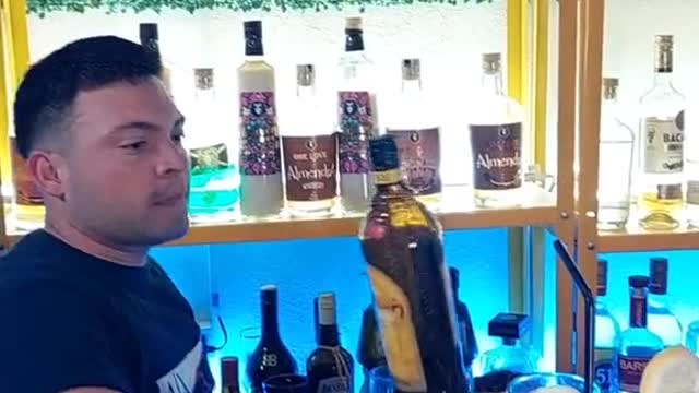 Te invitamos a iniciarte en Working FlairMK BARTENDING 🇨🇱
