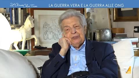 Praticamente Furio Colombo dice che la figlia della Meloni dovrebbe affogare.