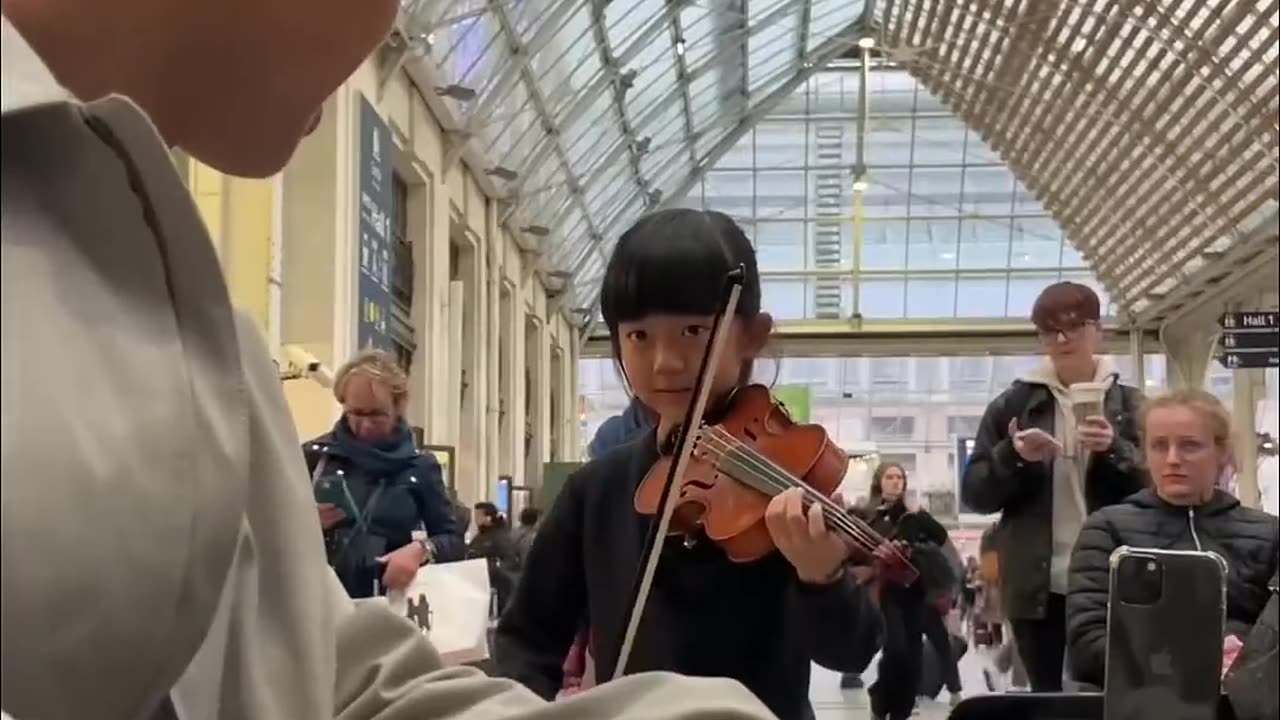 This girl shocked everyone 😱🎻