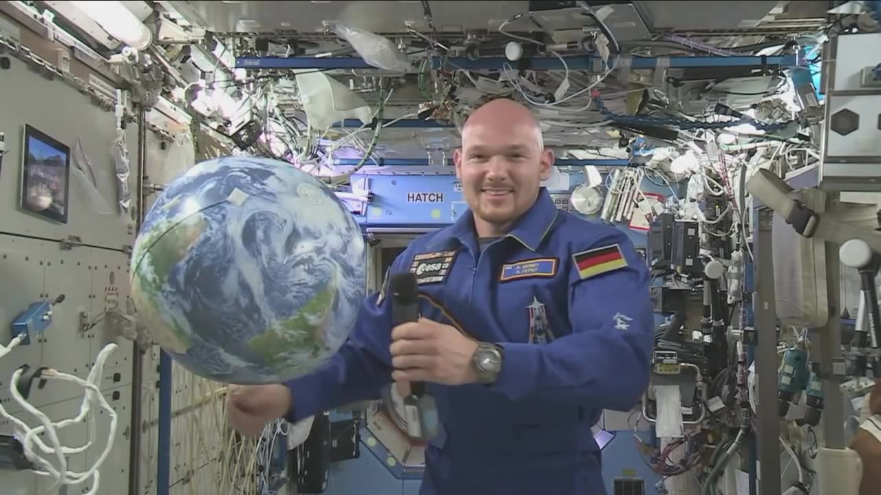 Space Station Astronaut Talks Space with Students