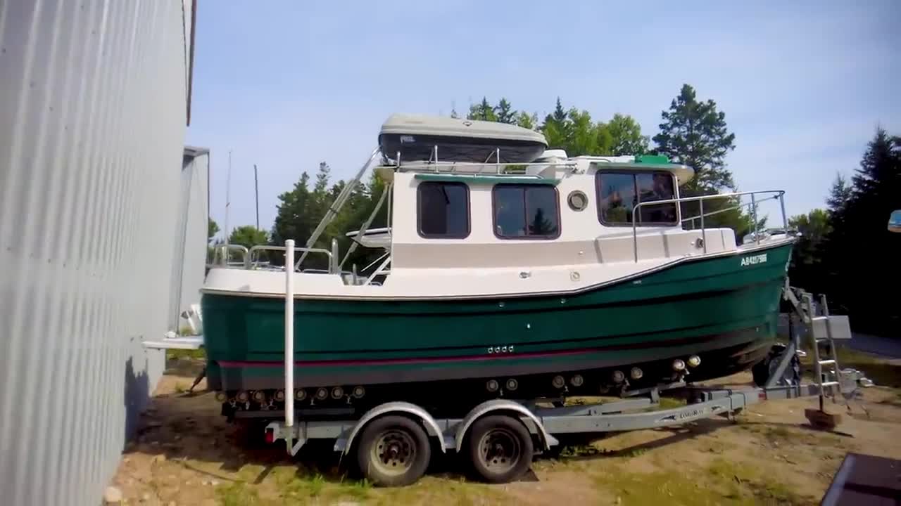 This 25-inch ship