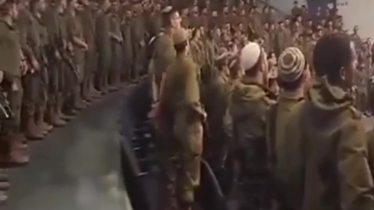 Israeli servicemen praying before another combat strikes