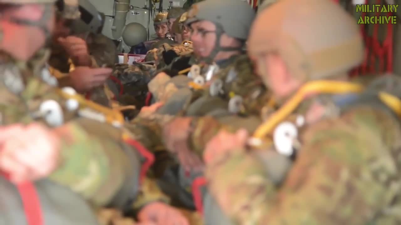 US SPECIAL FORCE SOLDIERS FAST JUMPING FROM LOCKHEED C-130 HERCULES PLANES