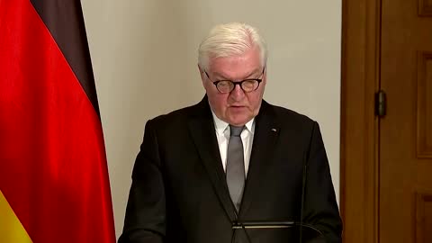 'Stop the craziness of this war' -German president