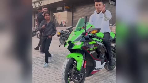 Moroblogger bike crash during touching speed of 300