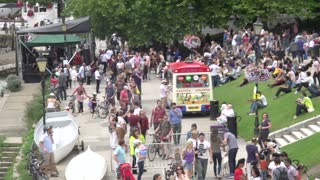 crowd | richmond | boat | pan | shot | raw 2