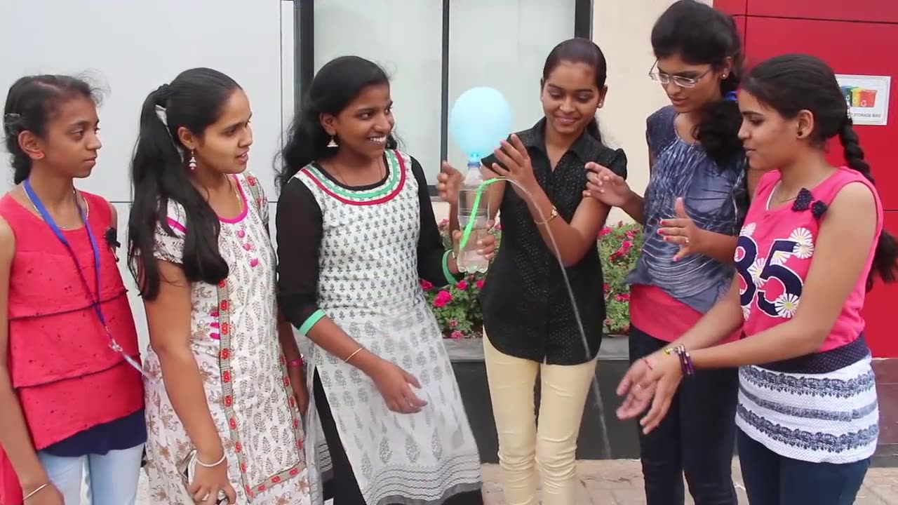 Pressure fountain with balloon - English