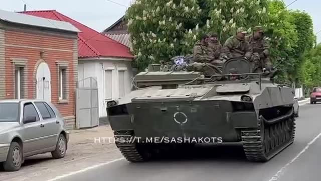 Převoz ruské techniky na frontu v Luhanské oblasti