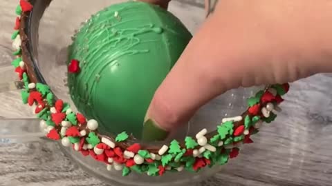 POV it’s Nov 1st 🎄🎅🏼 #grinch #holidaycountdown #holidaytiktok #holidayfood #cocoabombs