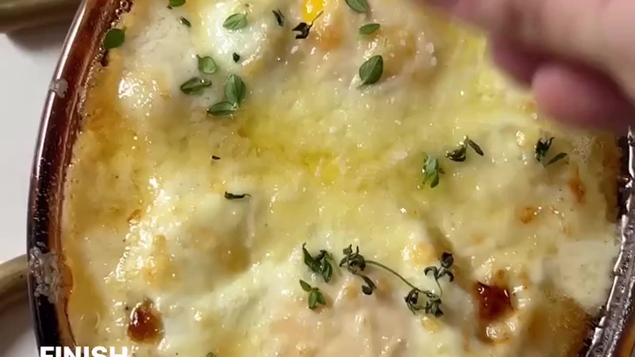 CREAMY CHEESY BAKED EGGS