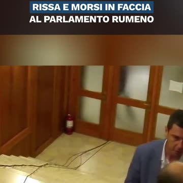 Rissa e morsi in faccia al Parlamento Rumeno (22 maggio 2024)