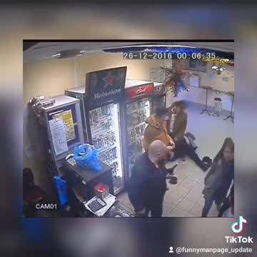 Woman Knocks Out Man After He Bullied a Bystander