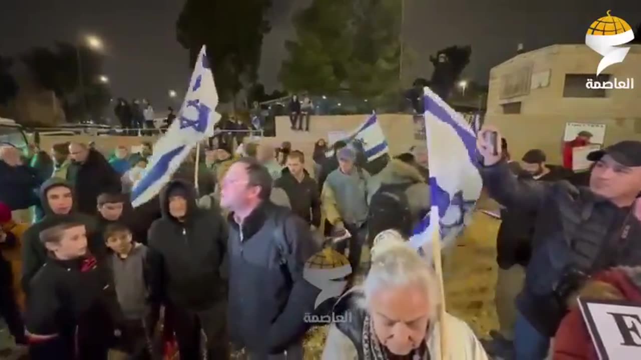 Israelis protest outside of UNRWA HQ in Jerusalem demanding the agency’s closure