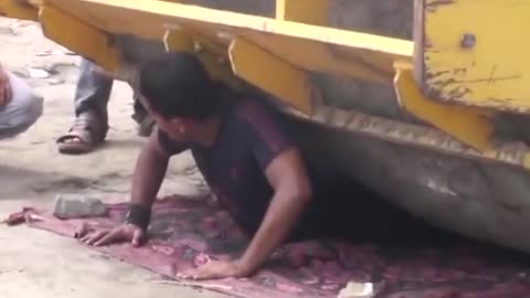 ROAD ROLLER VS MAN | Viral World