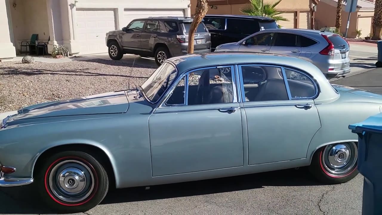 1967 Daimler Sovereign (Video Rotated)