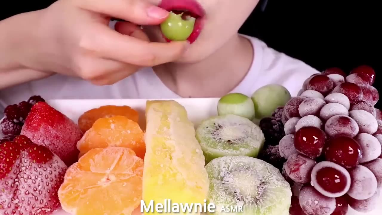 ASMR FROZEN FRUITS 얼린과일 STRAWBERRY, GRAPE, KIWI, PINEAPPLE, BLACKBERRY etc. EATING SOUNDS MUKBANG 먹방