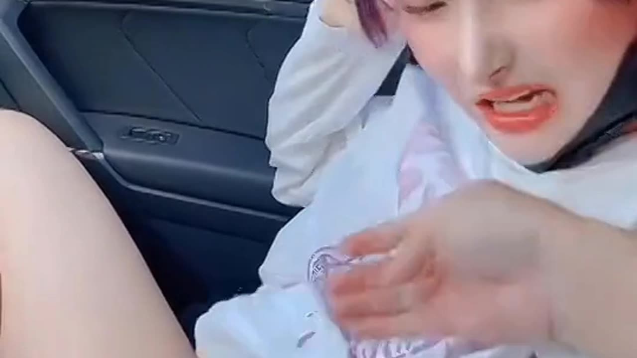 Korean getting her 🍋 lemonte ready🤣