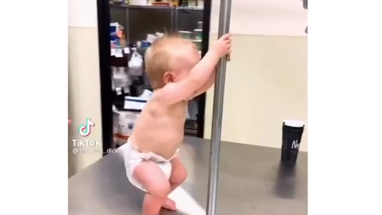 Baby dancing live