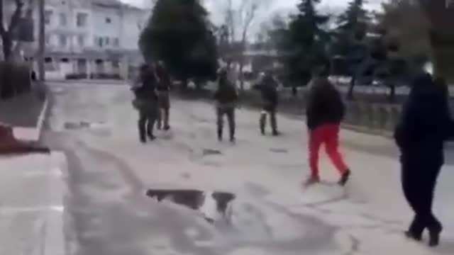 Melitopol, Ukraine. Ukrainians go unarmed to the shooting Russian occupiers.